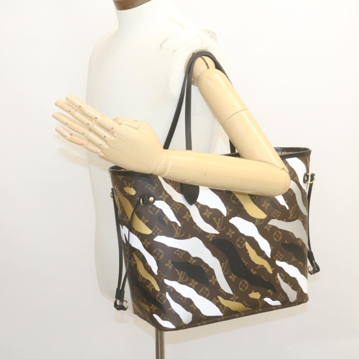 LOUIS VUITTON × LOL Monogram Camouflage Neverfull MM Tote Bag M45201 Auth 29024S