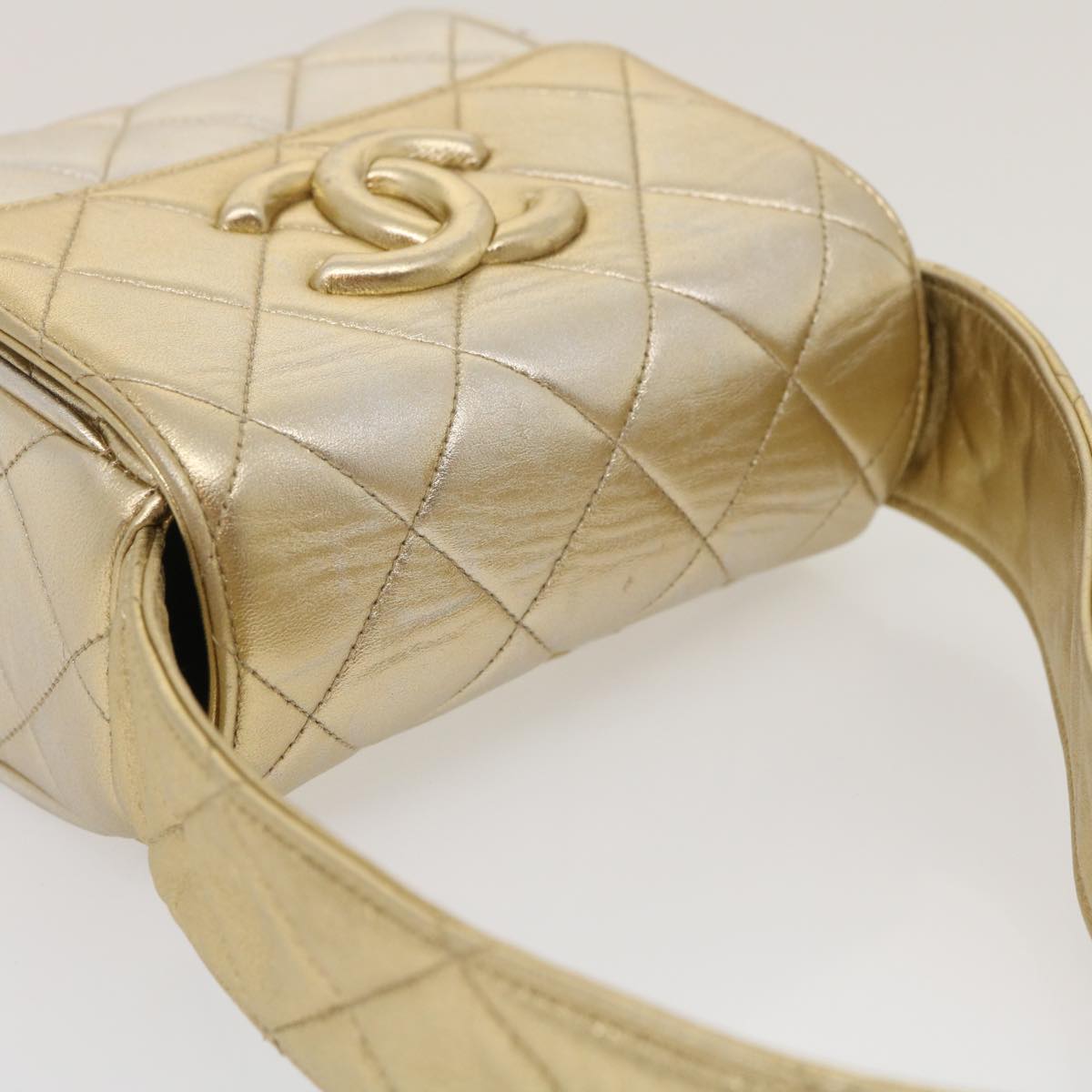 CHANEL Matelasse Shoulder Bag Lamb Skin Gold CC Auth 29567SAV