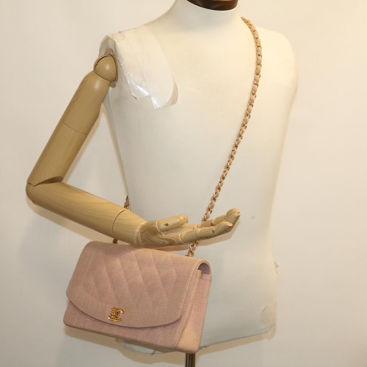 CHANEL Matelasse Turn Lock Chain Diana Shoulder Bag Canvas Pink CC Auth 29889AV