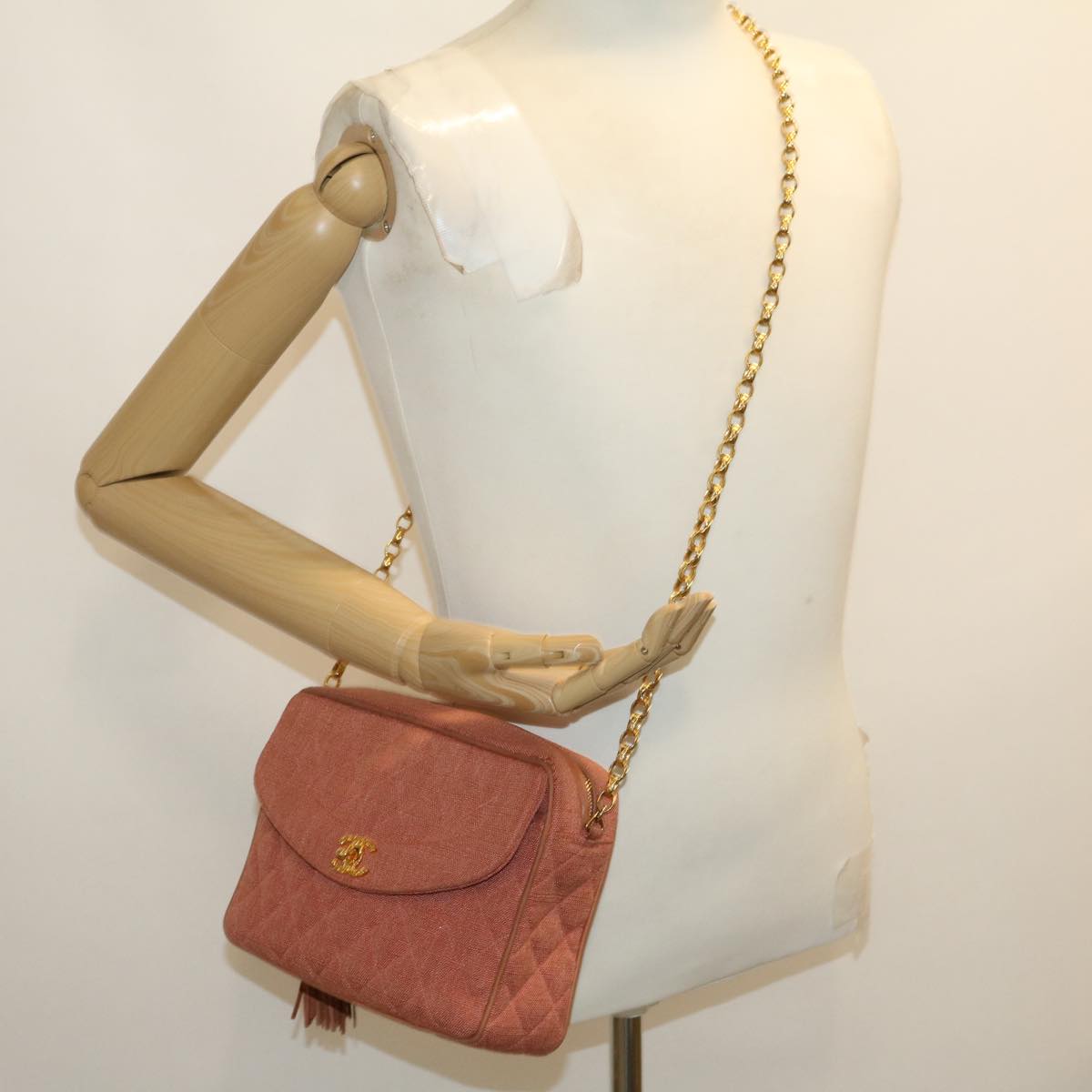 CHANEL Diana Turn Lock Chain Shoulder Bag Linen Fringe Pink CC Auth 30153A