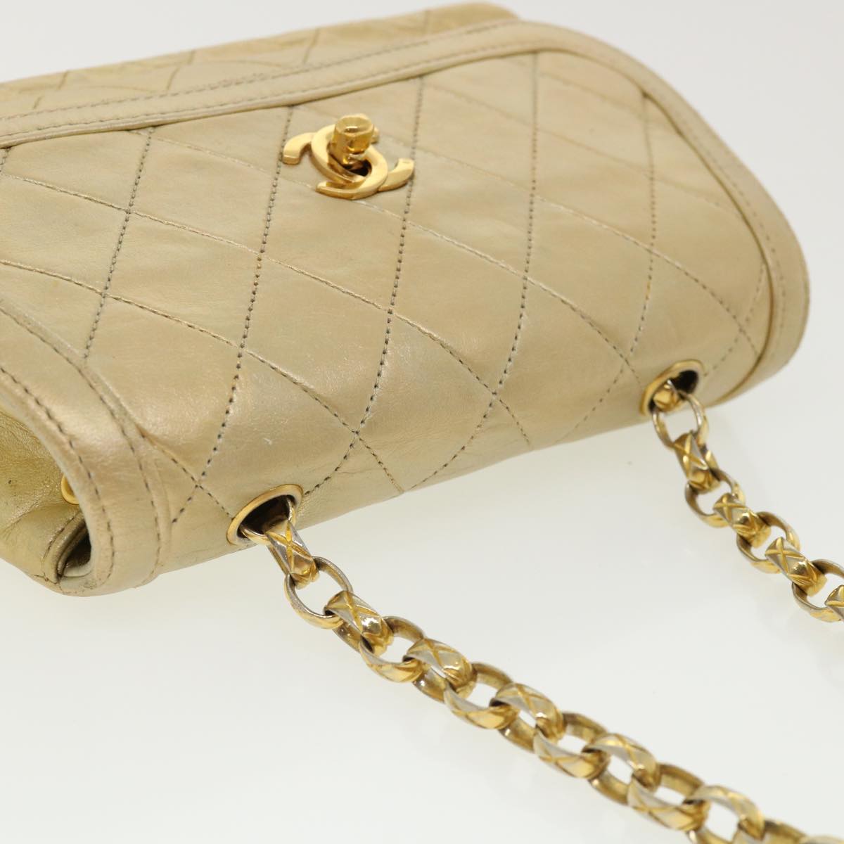 CHANEL Matelasse Turn Lock Chain Shoulder Bag Lamb Skin Gold CC Auth 31382V