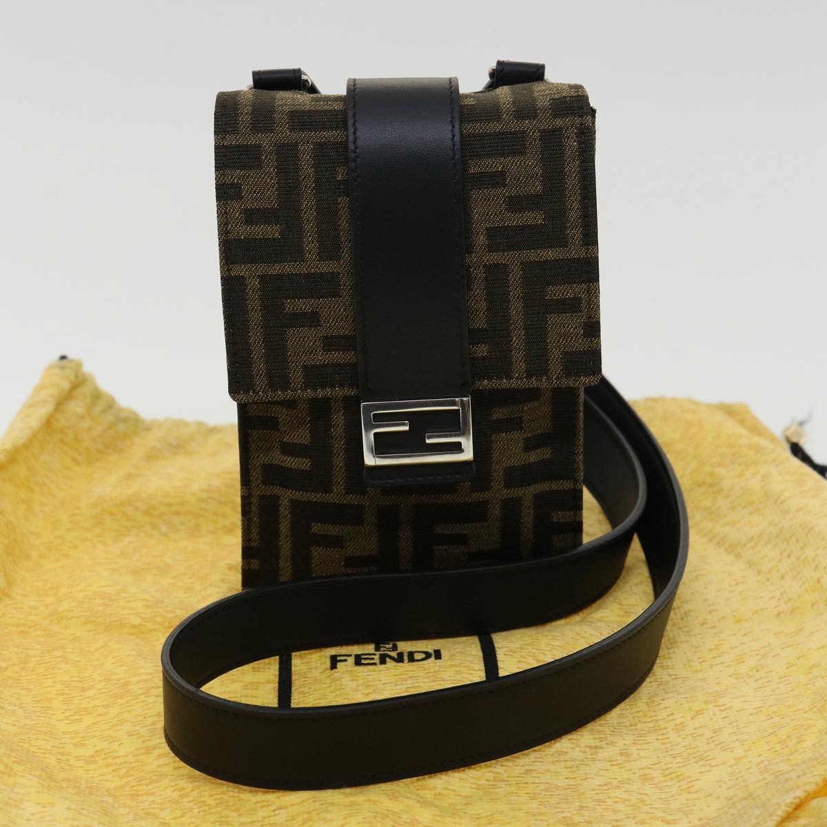 FENDI Zucca Canvas Shoulder Bag Brown Black Auth 31851SAV