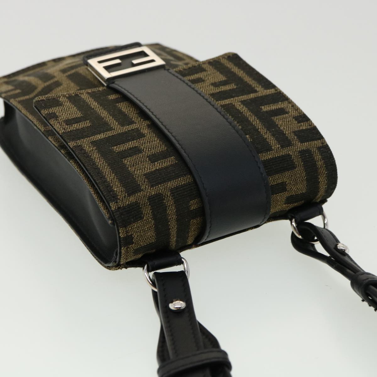 FENDI Zucca Canvas Shoulder Bag Brown Black Auth 31851SAV