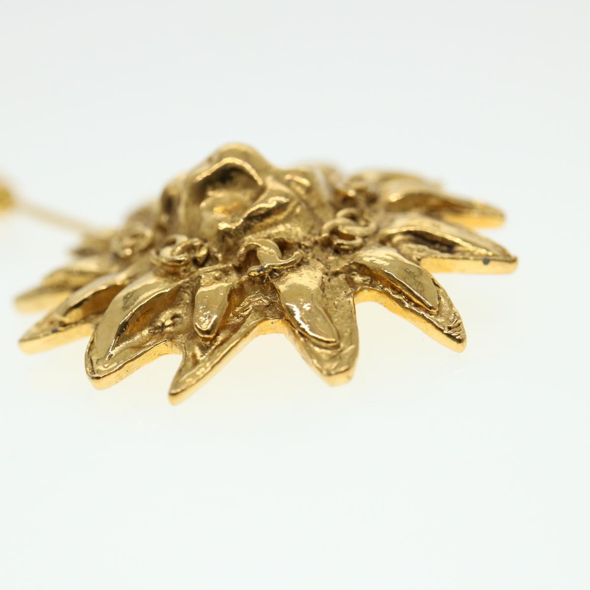 CHANEL Brooch metal Gold CC Auth 38119