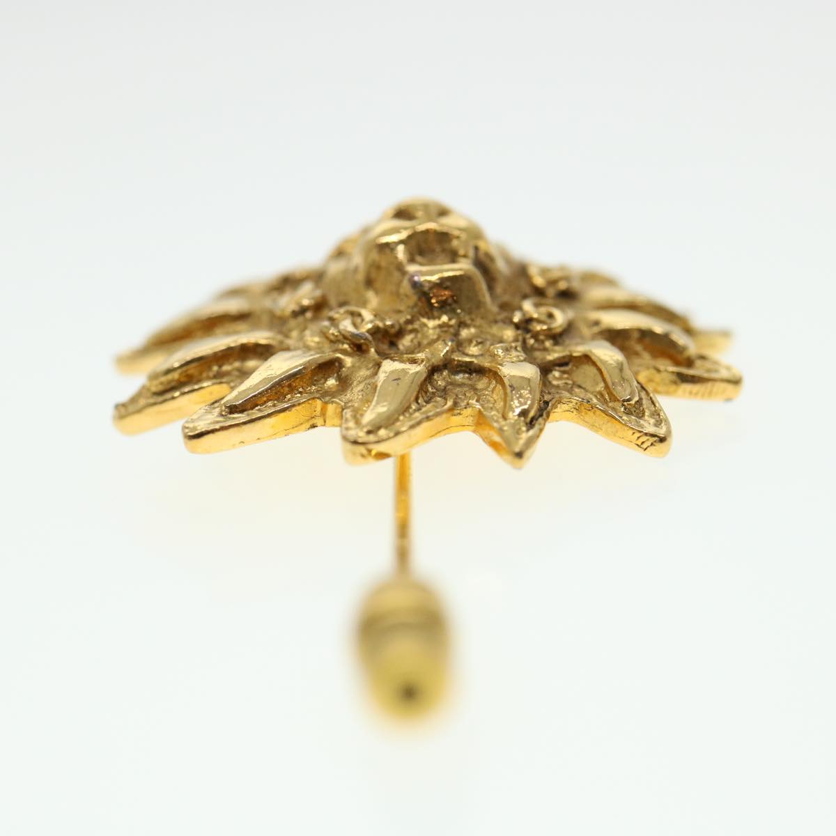 CHANEL Brooch metal Gold CC Auth 38119