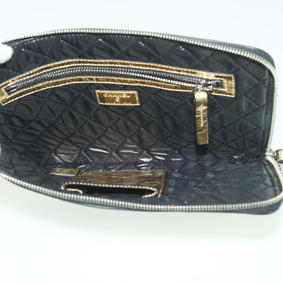 CHANEL Clutch Bag Metallic Leather Gold A82164 CC Auth 38172SAV
