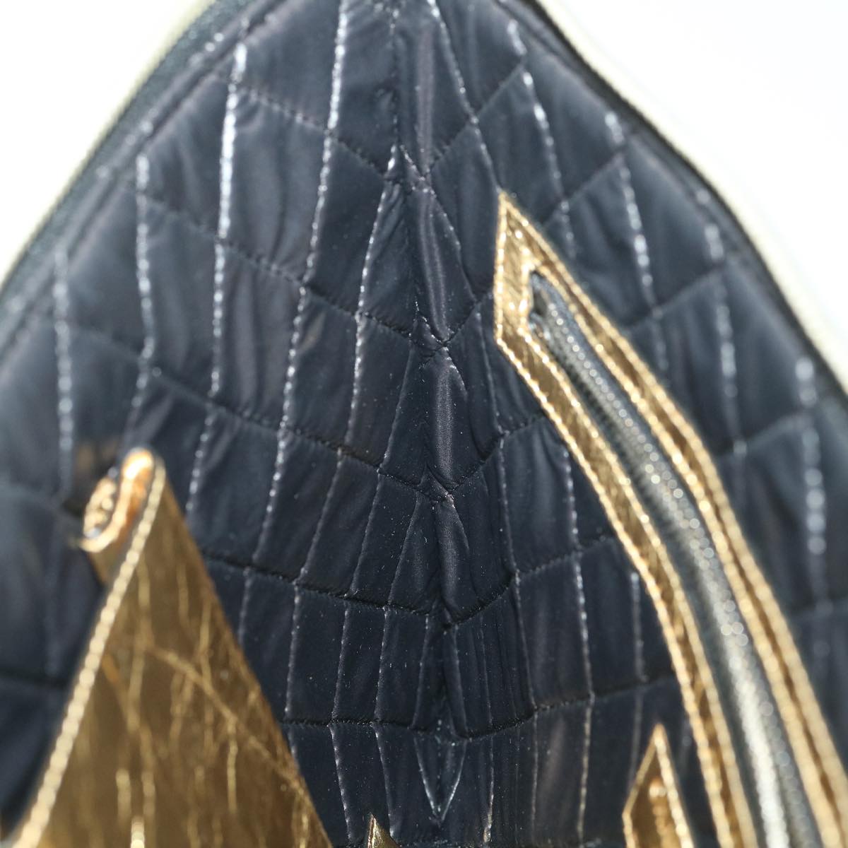 CHANEL Clutch Bag Metallic Leather Gold A82164 CC Auth 38172SAV