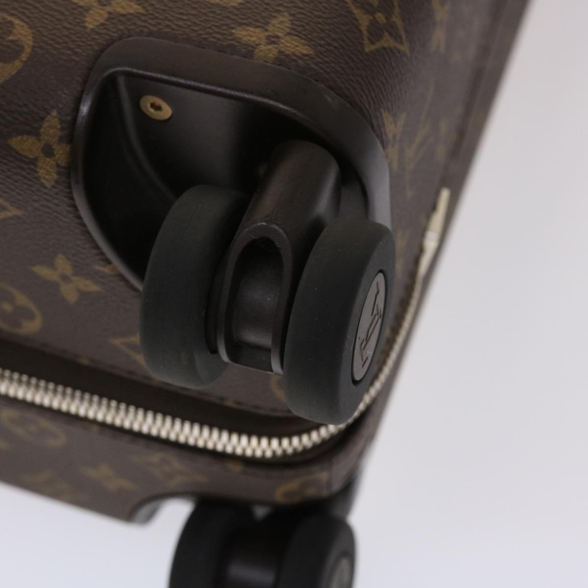 LOUIS VUITTON Monogram Horizon 50 Suitcase M23209 LV Auth 47624S