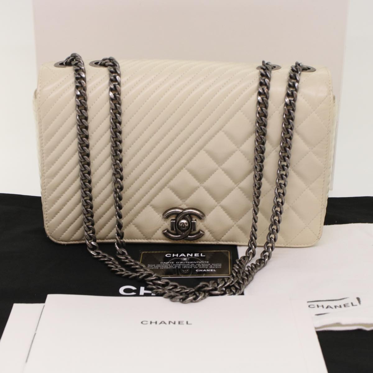 CHANEL Chevron x Matelasse Chain Shoulder Bag Lamb Skin White CC Auth 48469AV