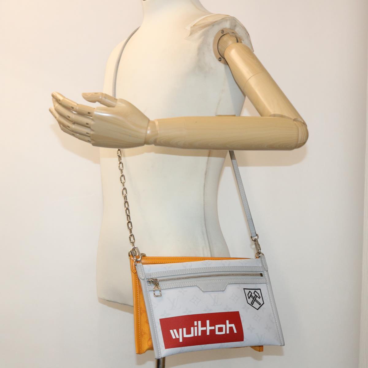 LOUIS VUITTON Monogram White Flat Mensenger Shoulder Bag Bron M44640 Auth 48487SAM