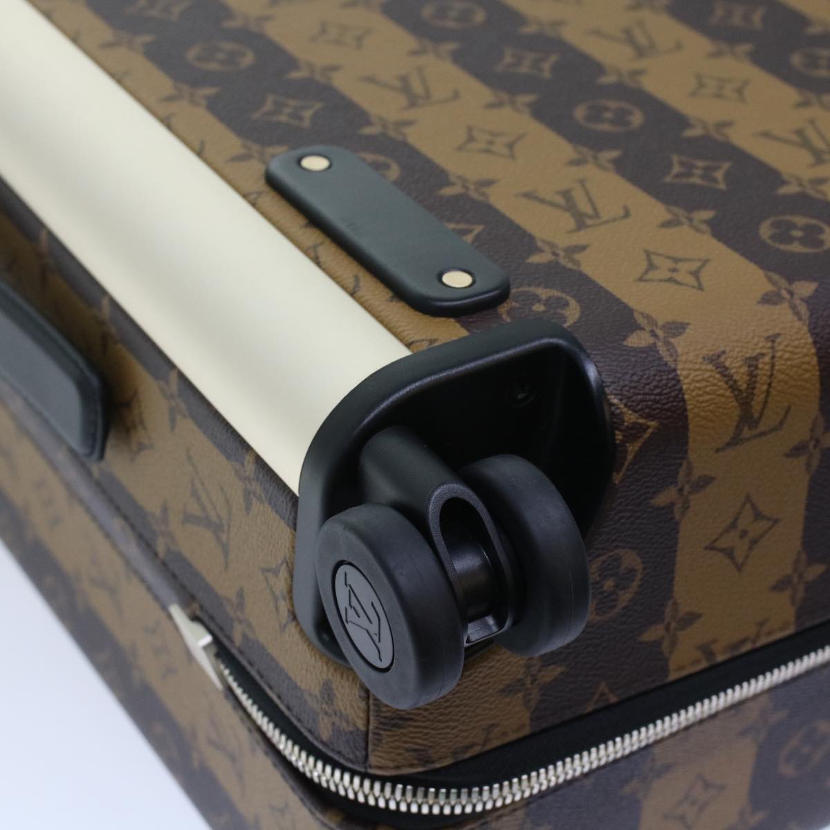 LOUIS VUITTON Monogram Stripe HUMAN MADE Horizon 55 Suitcase M20481 Auth 48828SM