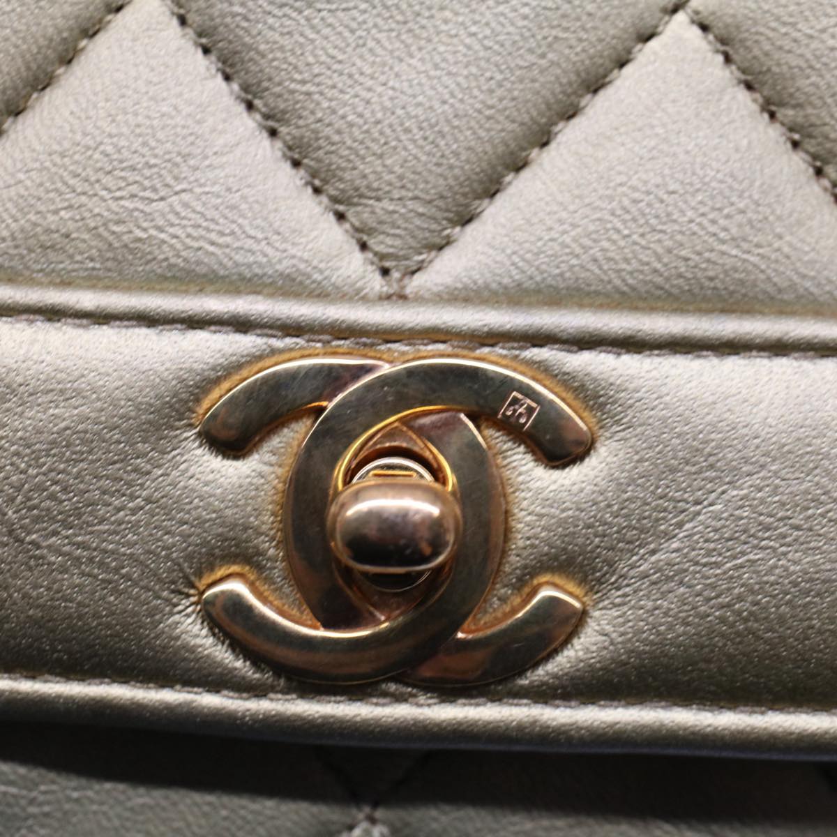 CHANEL Matelasse Turn Lock Chain Shoulder Bag Lamb Skin Gold CC Auth 51274SAM