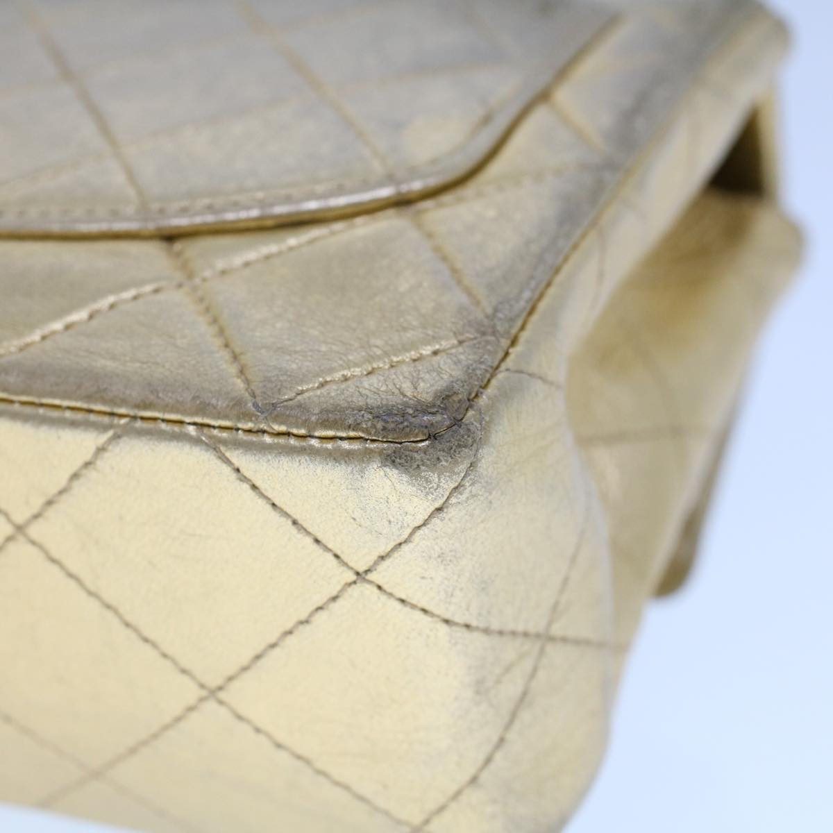 CHANEL Matelasse 17 Turn Lock Chain Shoulder Bag Lamb Skin Gold CC Auth 53752SA