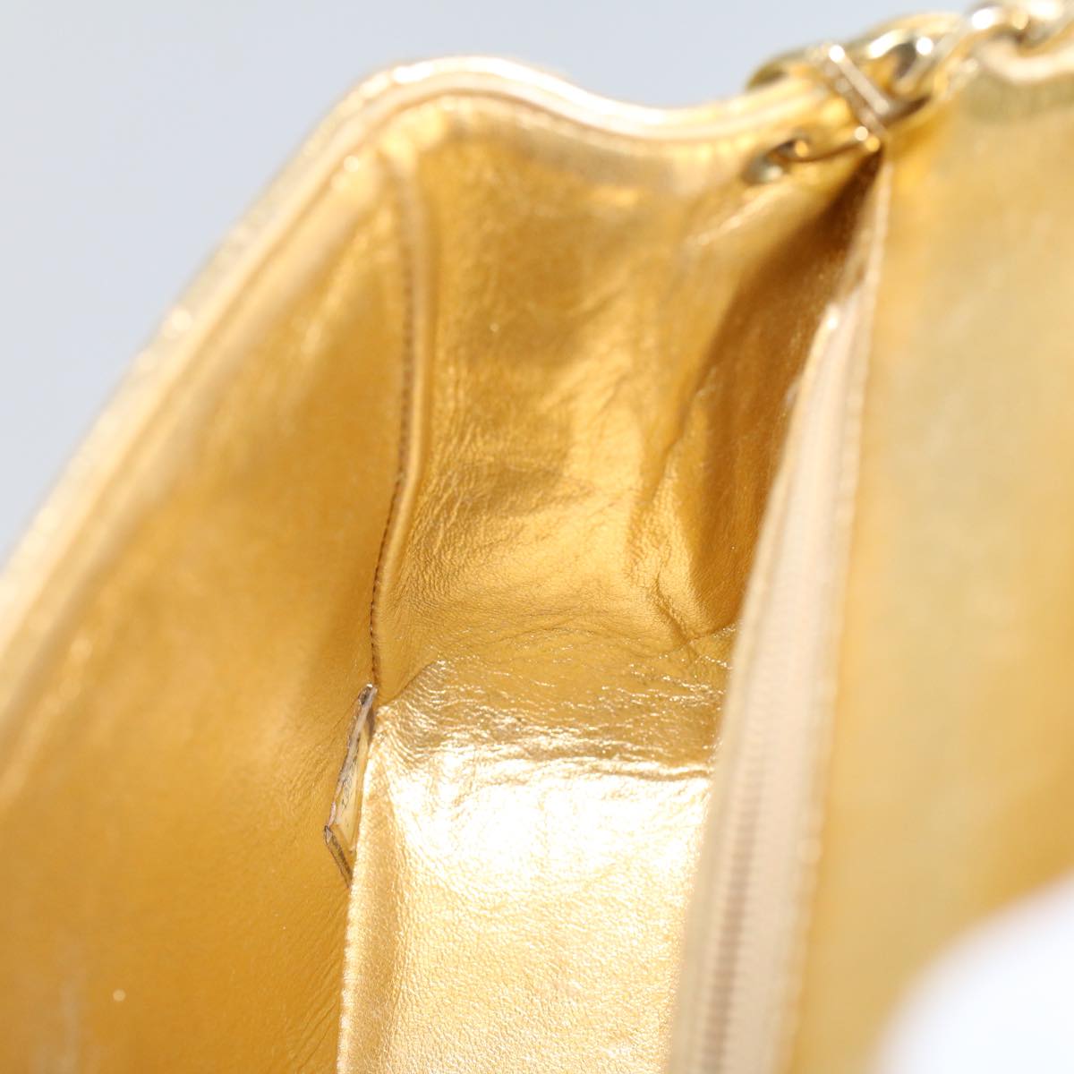 CHANEL Matelasse 17 Turn Lock Chain Shoulder Bag Lamb Skin Gold CC Auth 53752SA