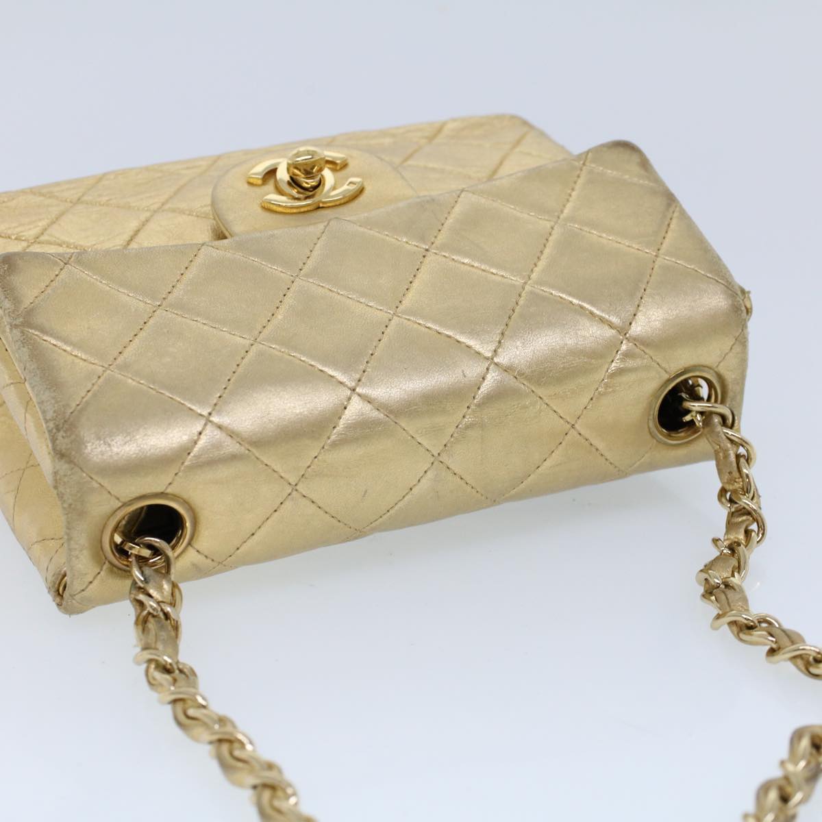 CHANEL Matelasse 17 Turn Lock Chain Shoulder Bag Lamb Skin Gold CC Auth 53752SA