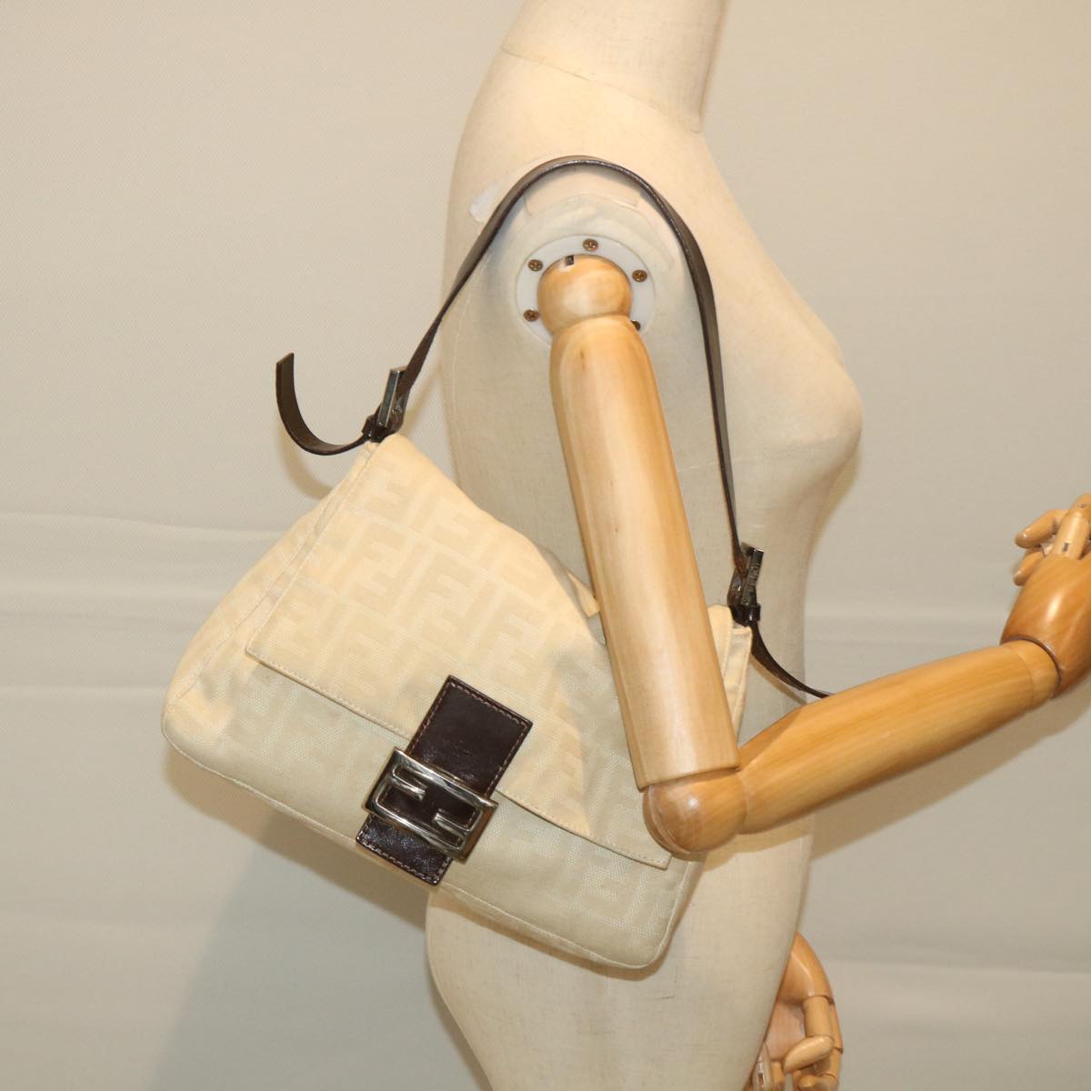 FENDI Zucca Canvas Mamma Baguette Shoulder Bag Beige Auth 57043