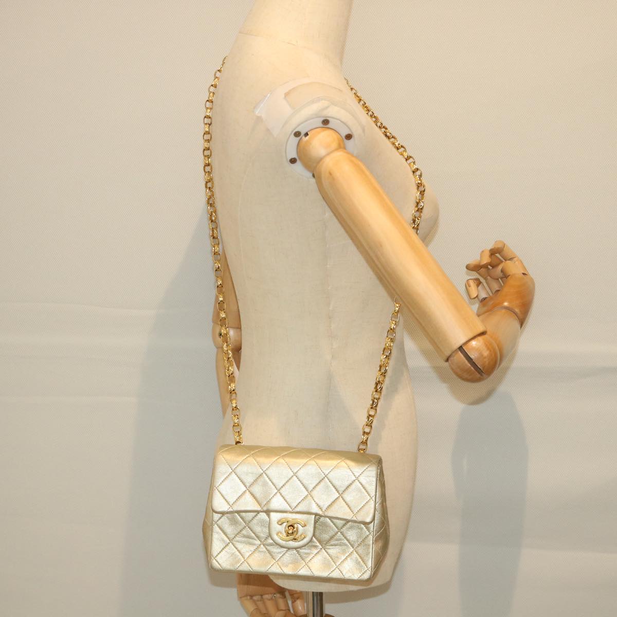 CHANEL Matelasse 17 Chain Shoulder Bag Lamb Skin Gold CC Auth 58346SAV