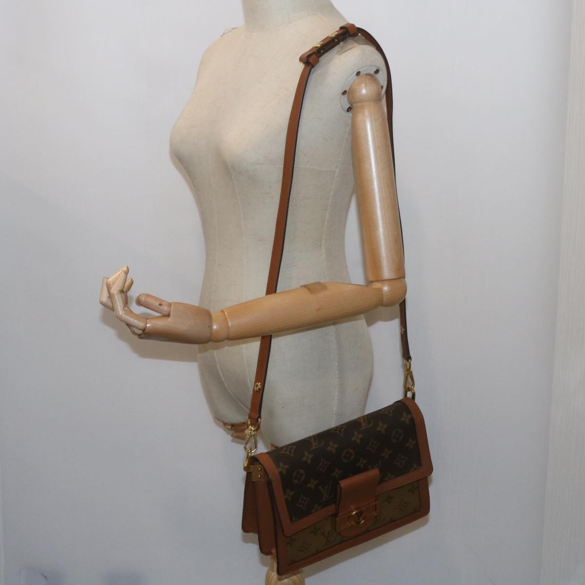 LOUIS VUITTON Monogram Reverse Dauphine MM Shoulder Bag M44391 LV Auth 60072M