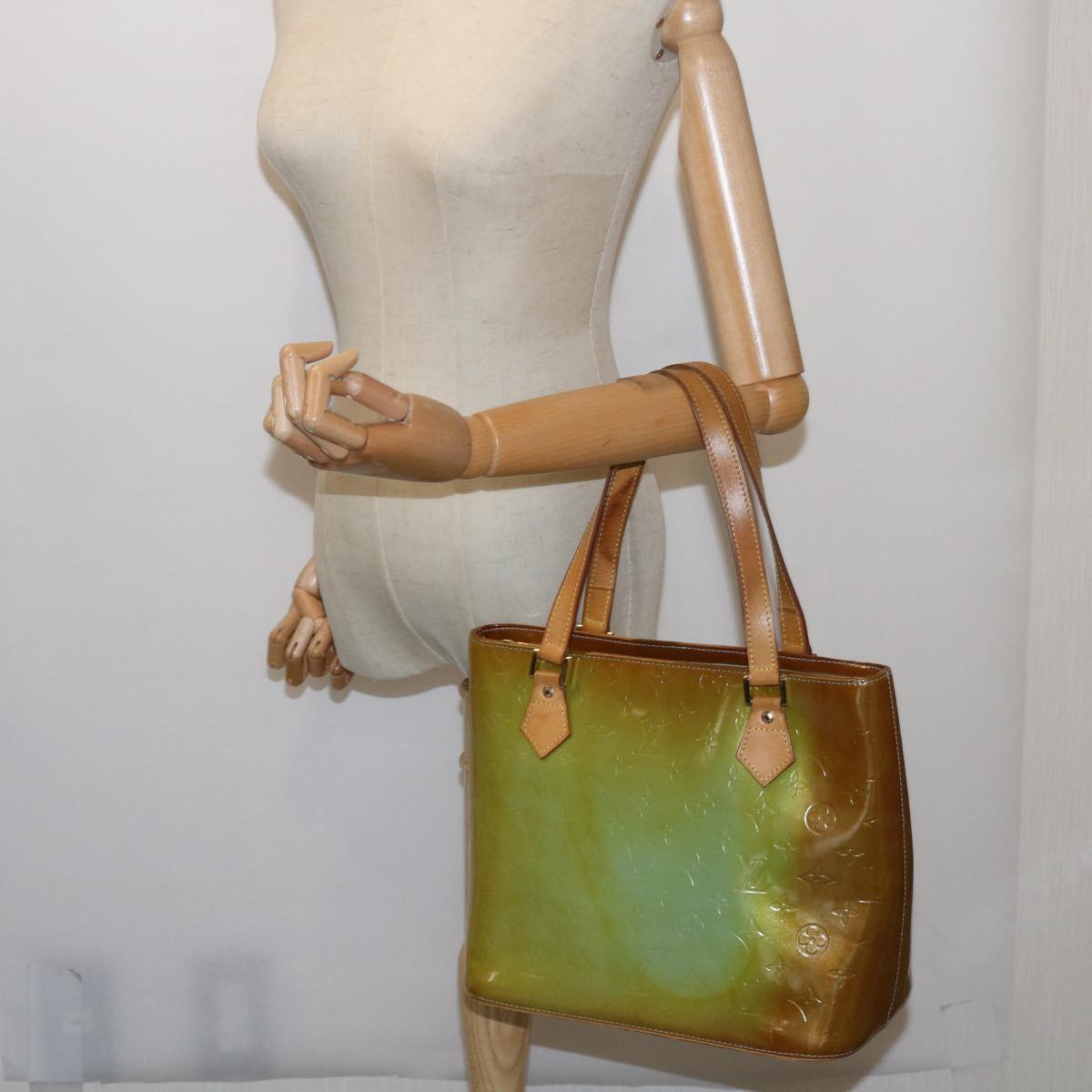 LOUIS VUITTON Monogram Vernis Houston Hand Bag Baby Blue M91005 LV Auth 65064