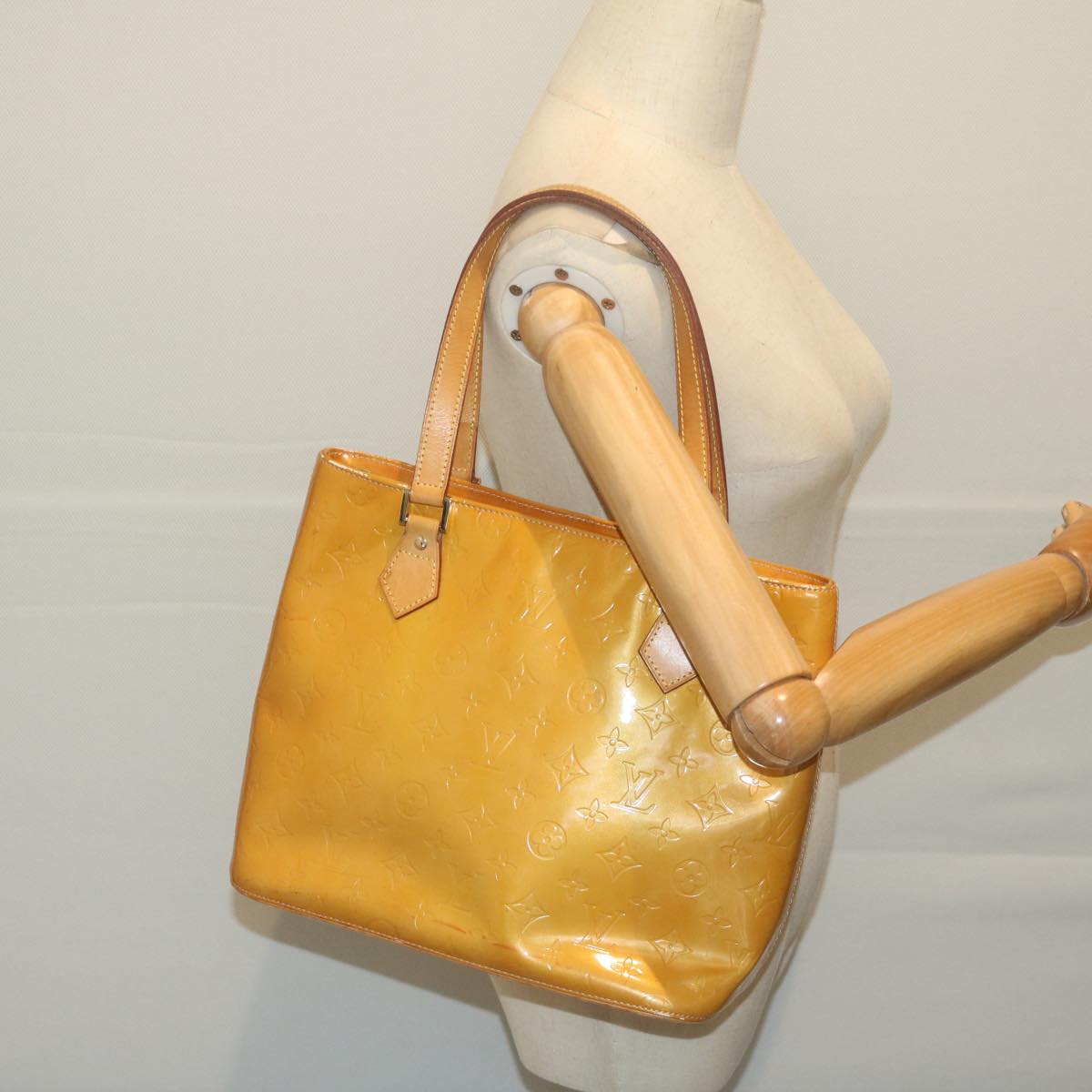 LOUIS VUITTON Monogram Vernis Houston Hand Bag Beige M91004 LV Auth 65193