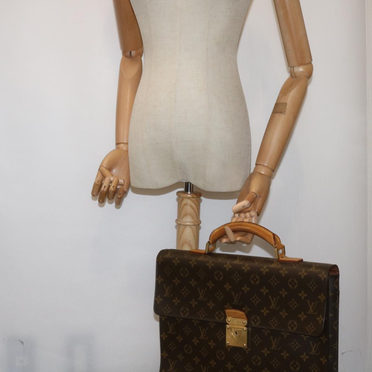 LOUIS VUITTON Monogram Laguito Business Bag M53026 LV Auth 65204