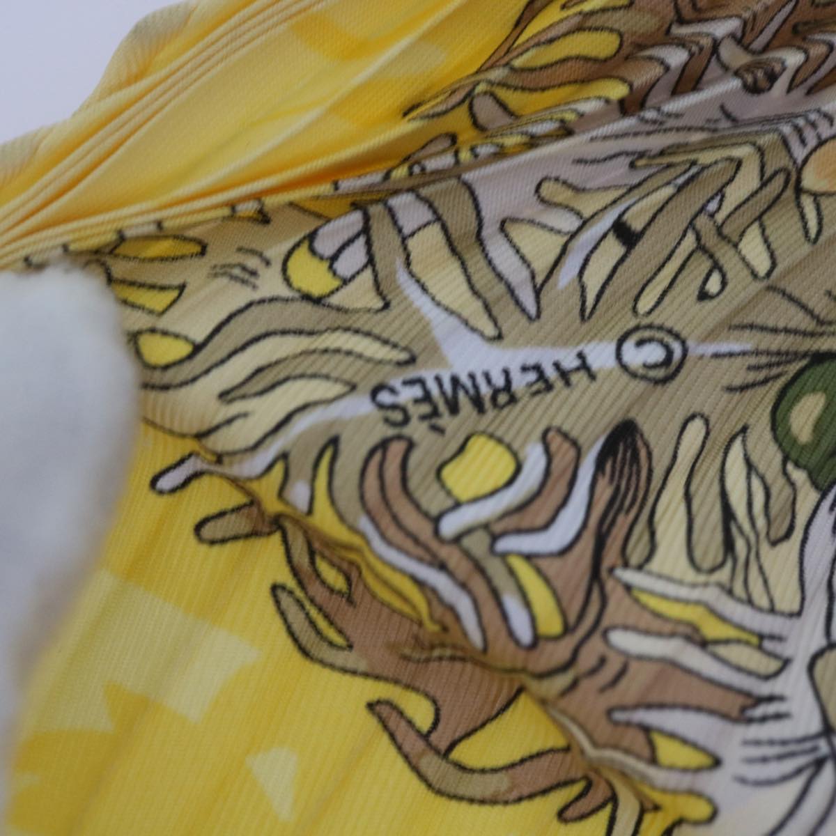 HERMES Carre Pleated L’Ile Deserte Scarf Silk Yellow Auth 65452