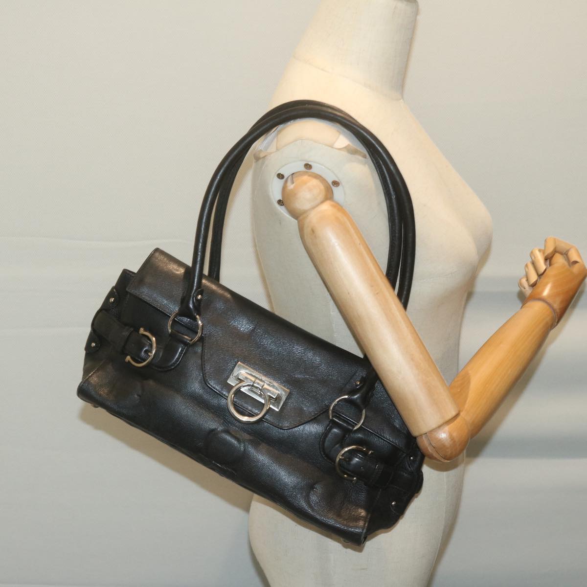 Salvatore Ferragamo Gancini Shoulder Bag Leather Black Auth 65855