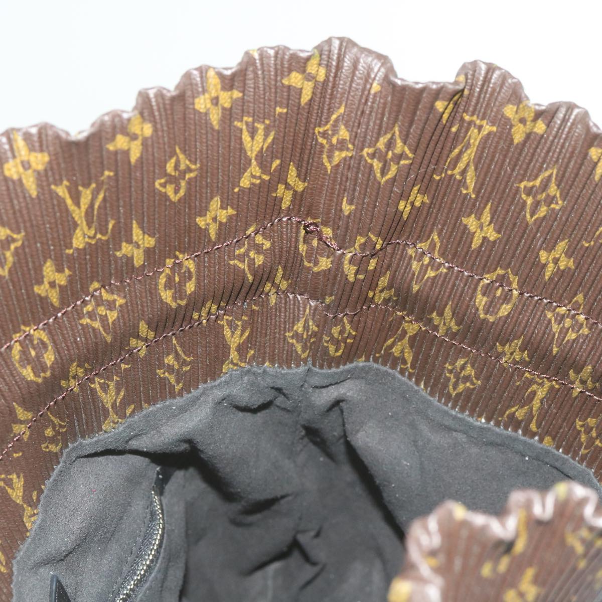 LOUIS VUITTON Monogram Explorer MM Shoulder Bag M42545 LV Auth 66240SAV