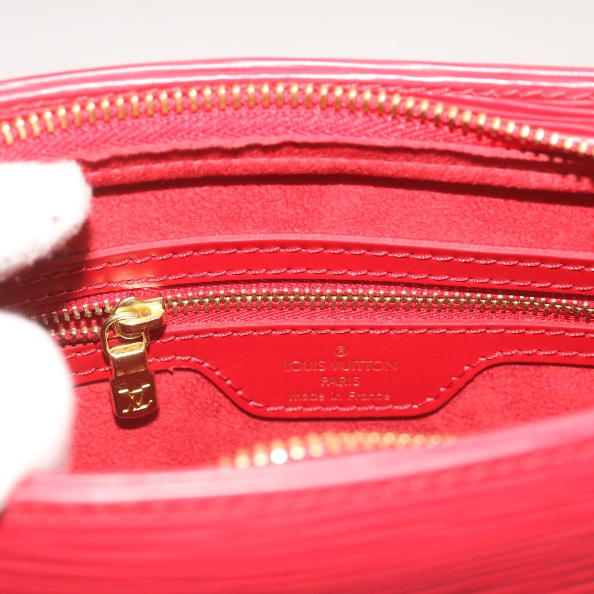 LOUIS VUITTON Epi Looping MM Shoulder Bag SPO Red LV Auth 66534SAV