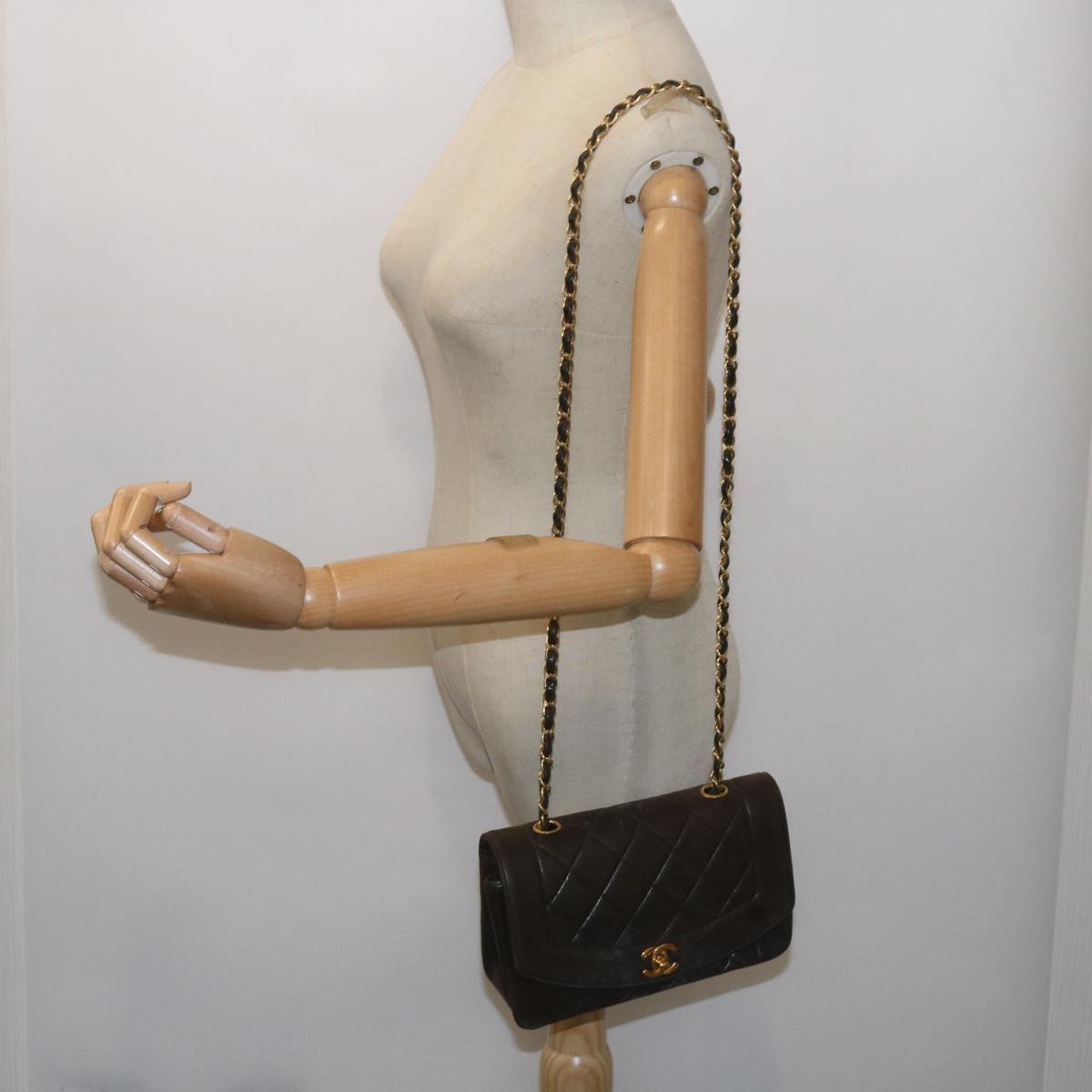 CHANEL Diana Matelasse Chain Shoulder Bag Leather Black CC Auth 66875