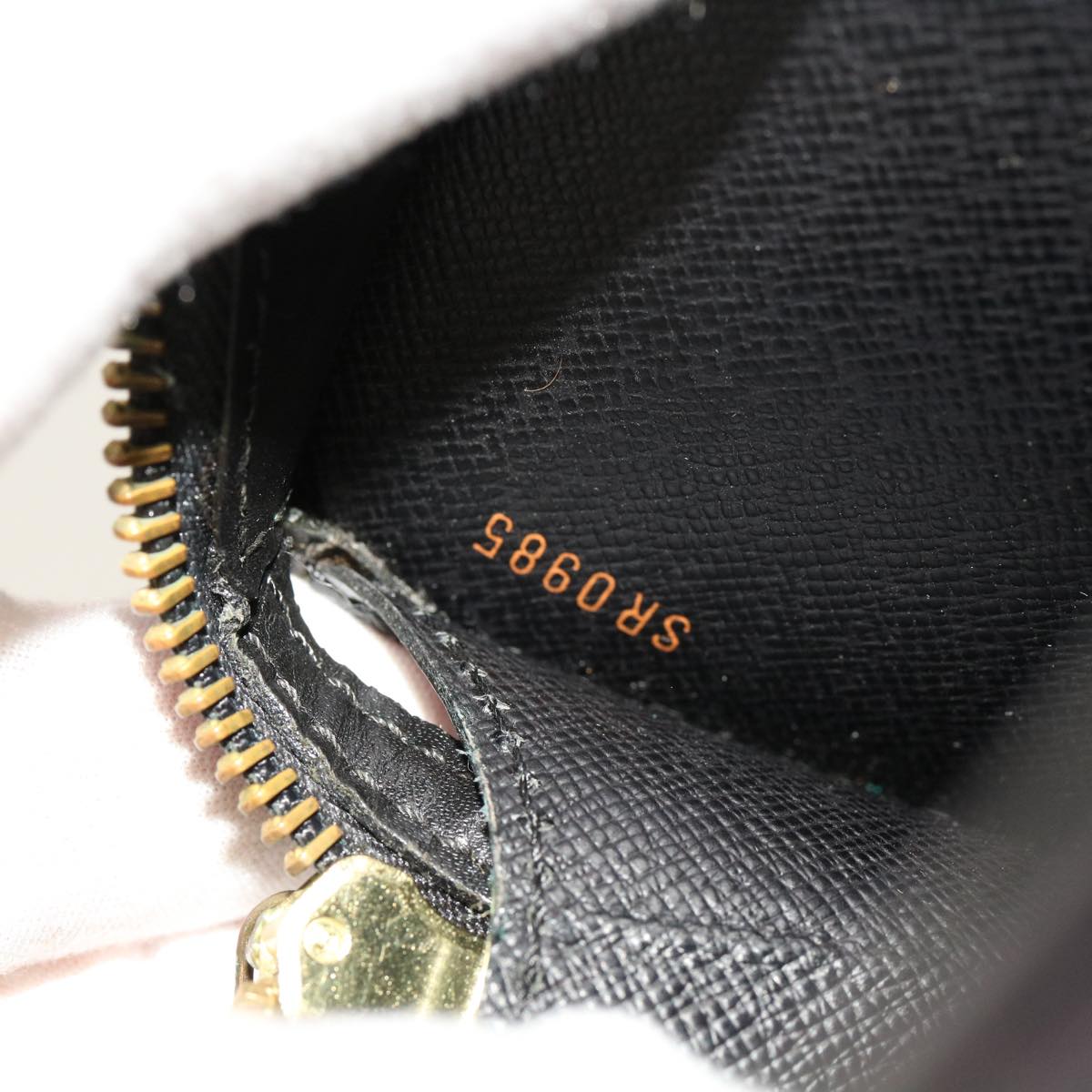 LOUIS VUITTON Epi Pochette Homme Clutch Bag Black M52522 LV Auth 69397