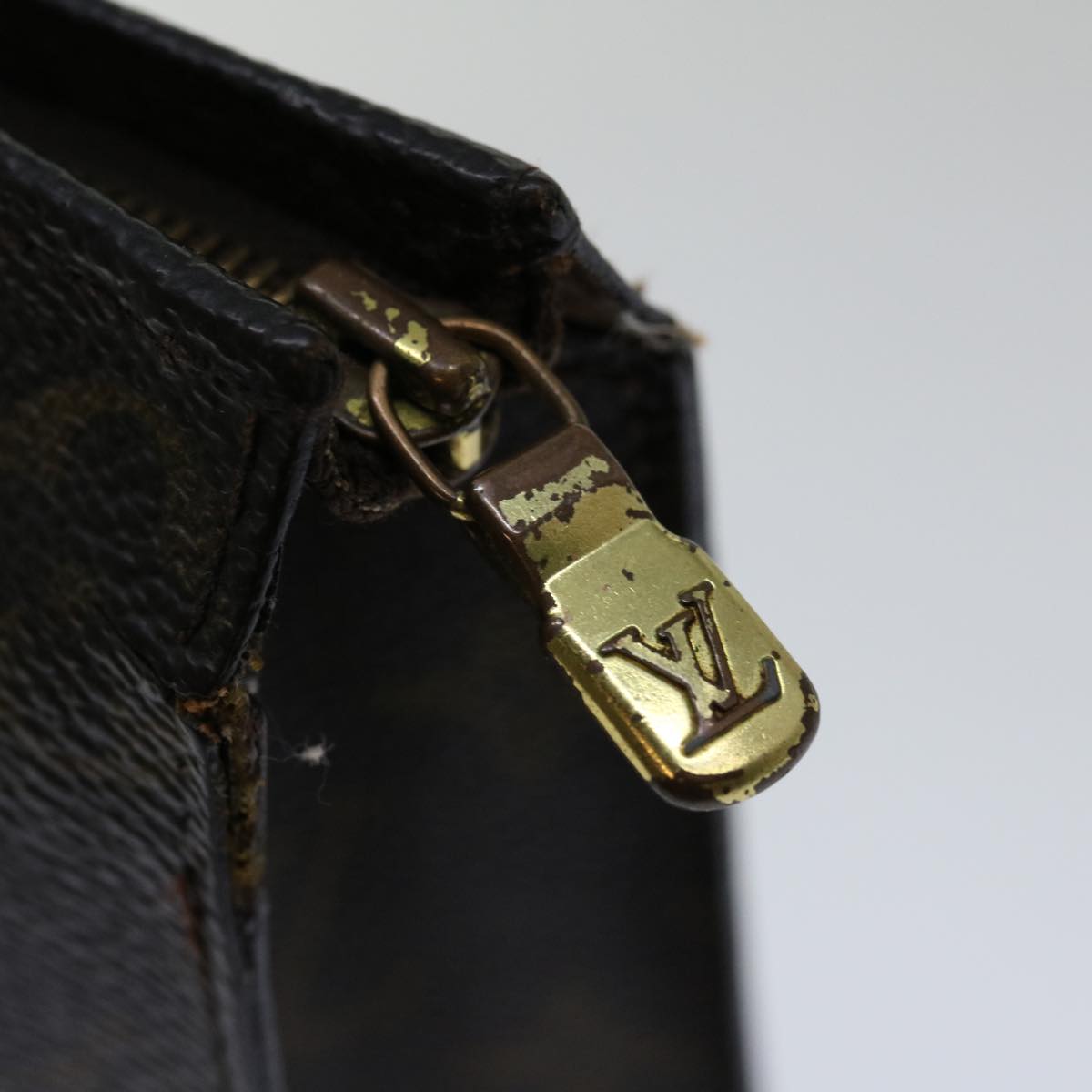 LOUIS VUITTON Monogram Poche Toilette 26 Pouch M47542 LV Auth 70085