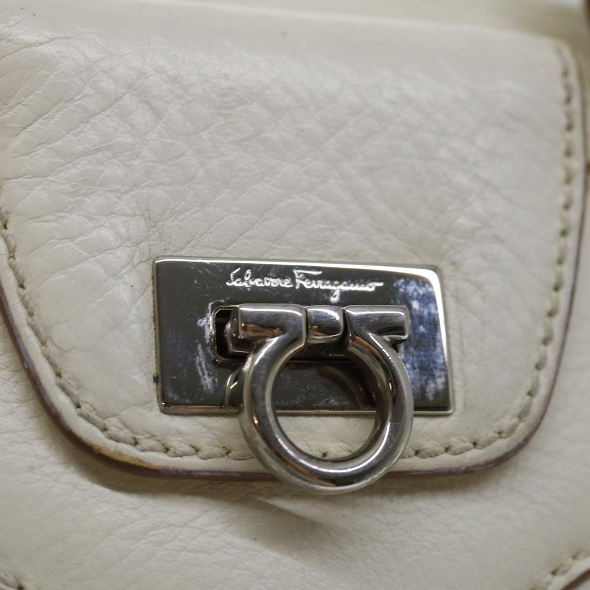 Salvatore Ferragamo Gancini Shoulder Bag Leather White Auth 70361