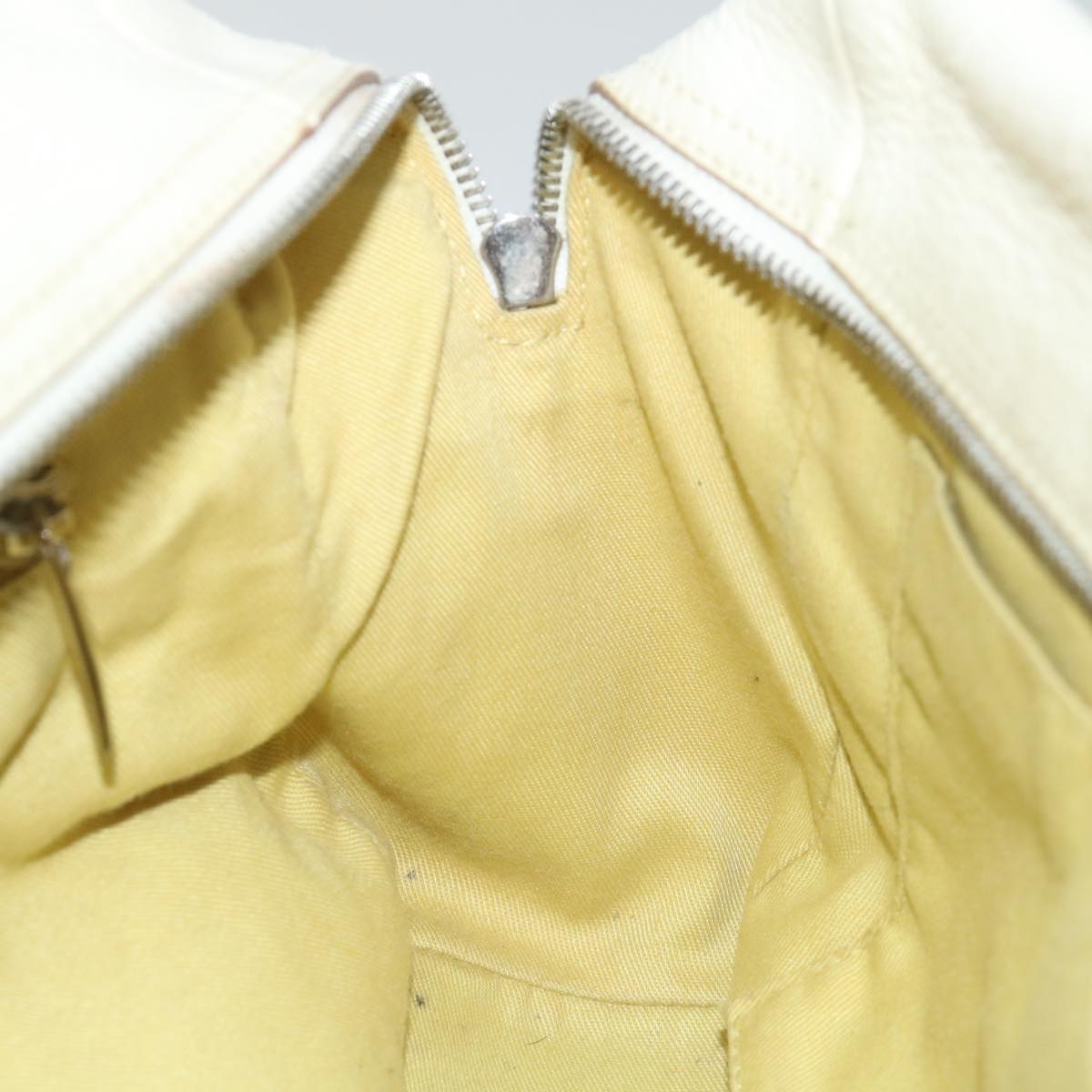 Salvatore Ferragamo Gancini Shoulder Bag Leather White Auth 70361