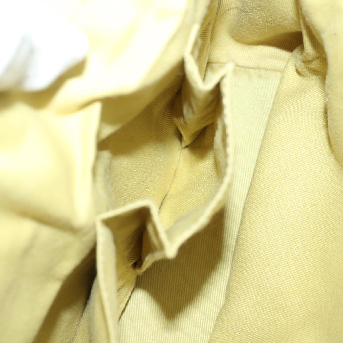 Salvatore Ferragamo Gancini Shoulder Bag Leather White Auth 70361