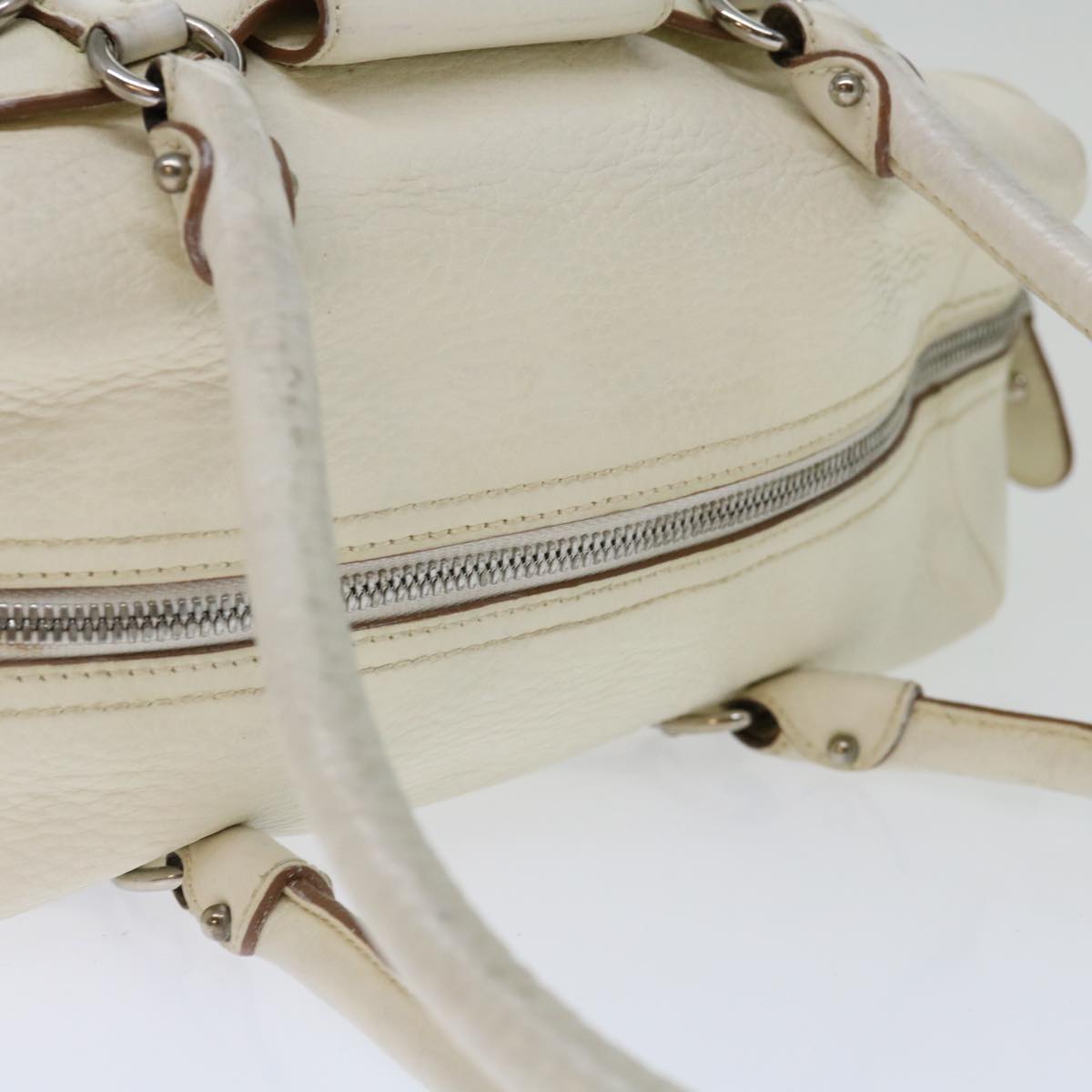 Salvatore Ferragamo Gancini Shoulder Bag Leather White Auth 70361