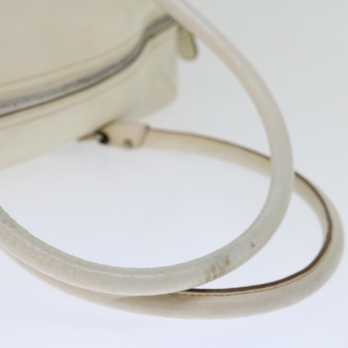 Salvatore Ferragamo Gancini Shoulder Bag Leather White Auth 70361