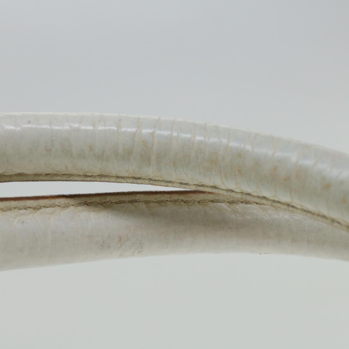 Salvatore Ferragamo Gancini Shoulder Bag Leather White Auth 70361