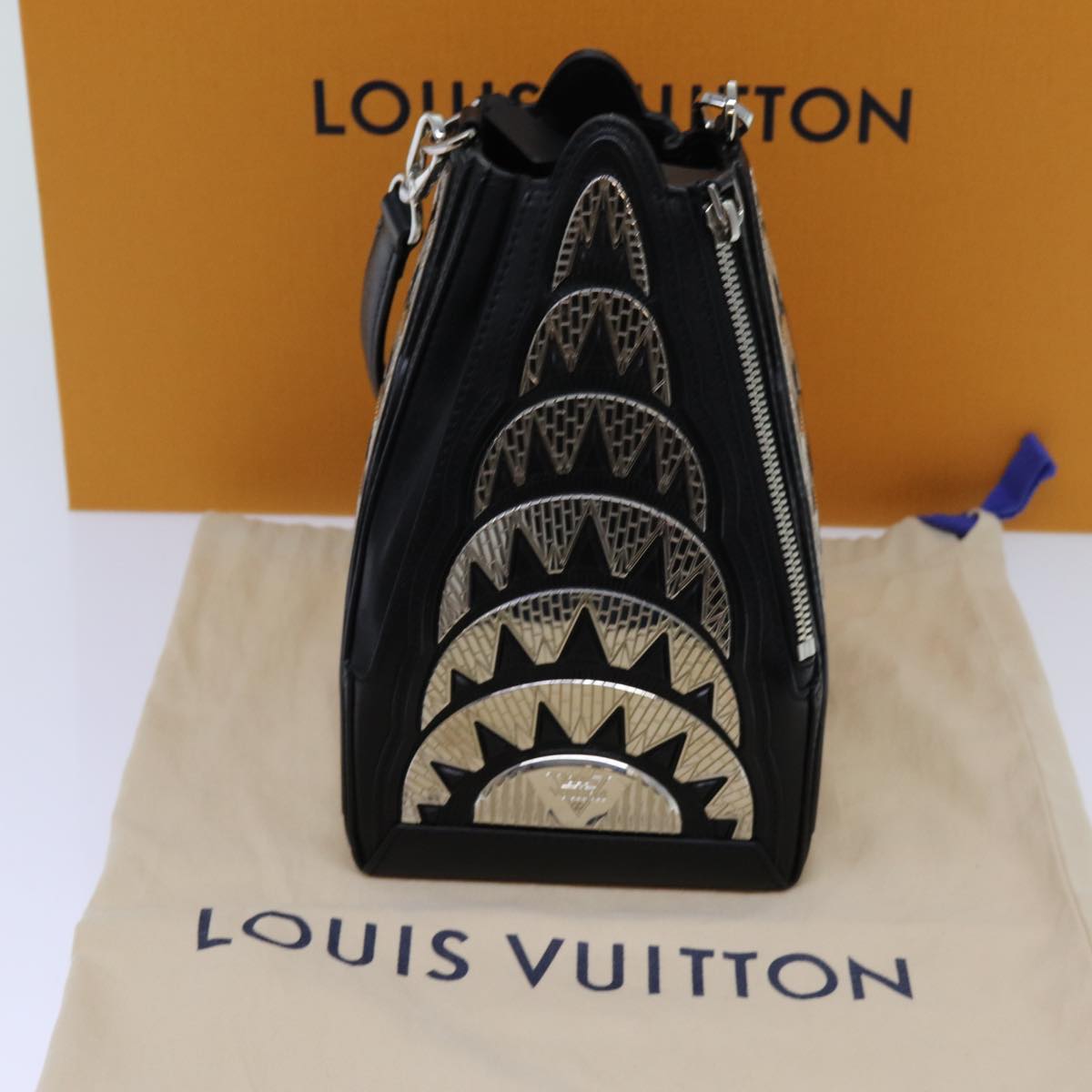 LOUIS VUITTON LV Buildings Minodiere Hand Bag Black M55728 LV Auth 70445SM