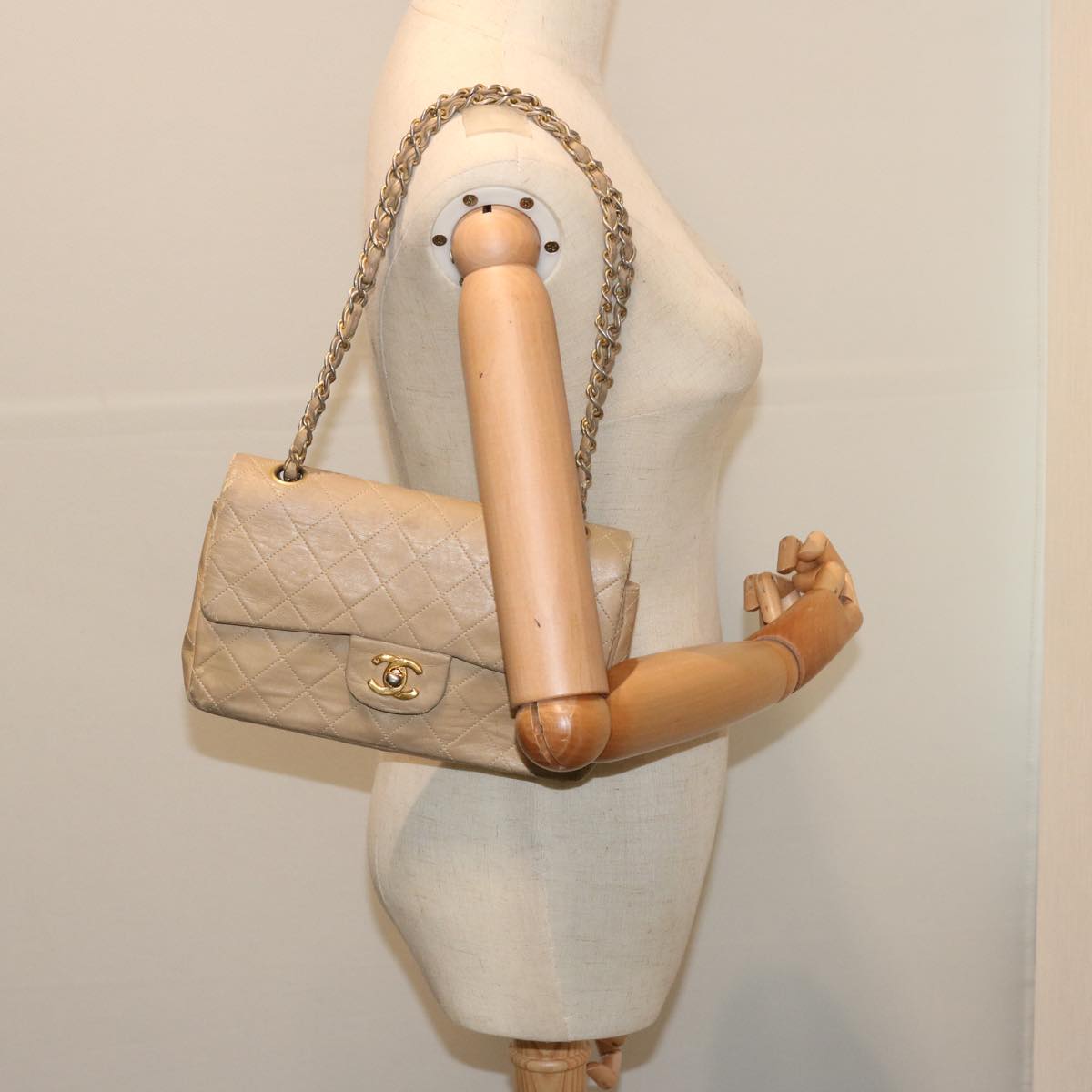 CHANEL Matelasse Chain Shoulder Bag Lamb Skin Beige CC Auth 70454A