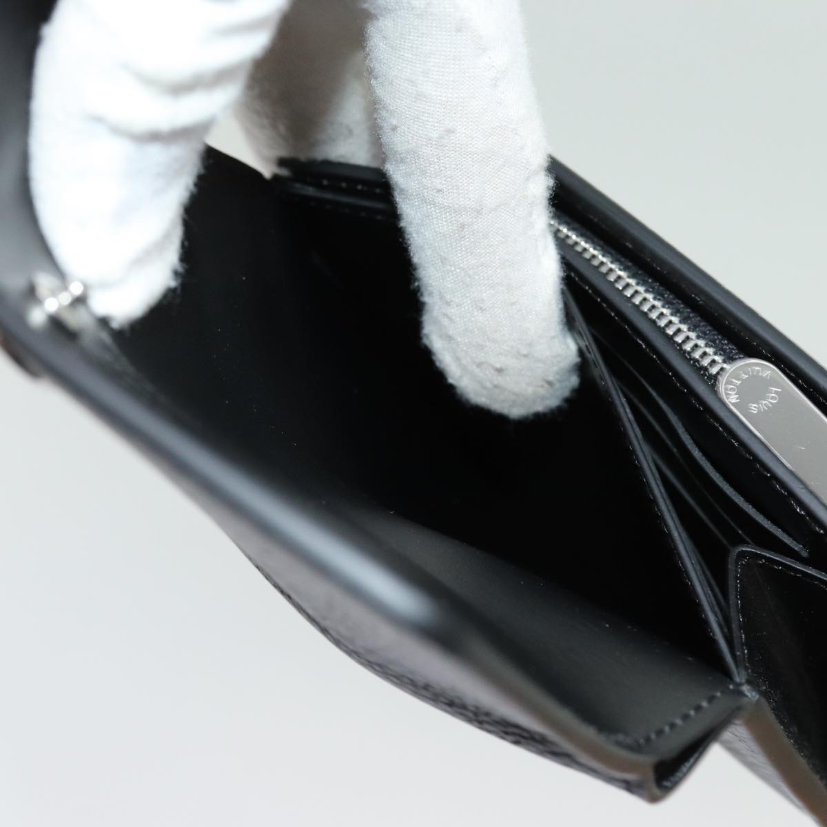LOUIS VUITTON Mahina Portefeuille Iris Compact Wallet Noir M62540 LV Auth 70838M