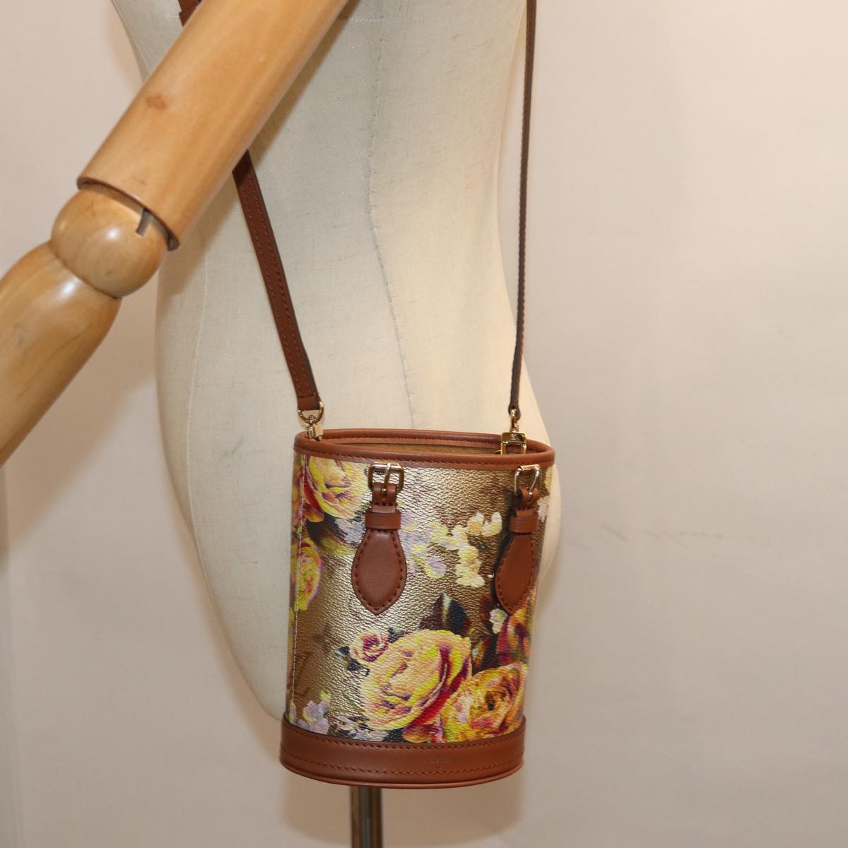 LOUIS VUITTON LV Garden Nano Bucket Shoulder Bag Beige M81724 LV Auth 73910SM