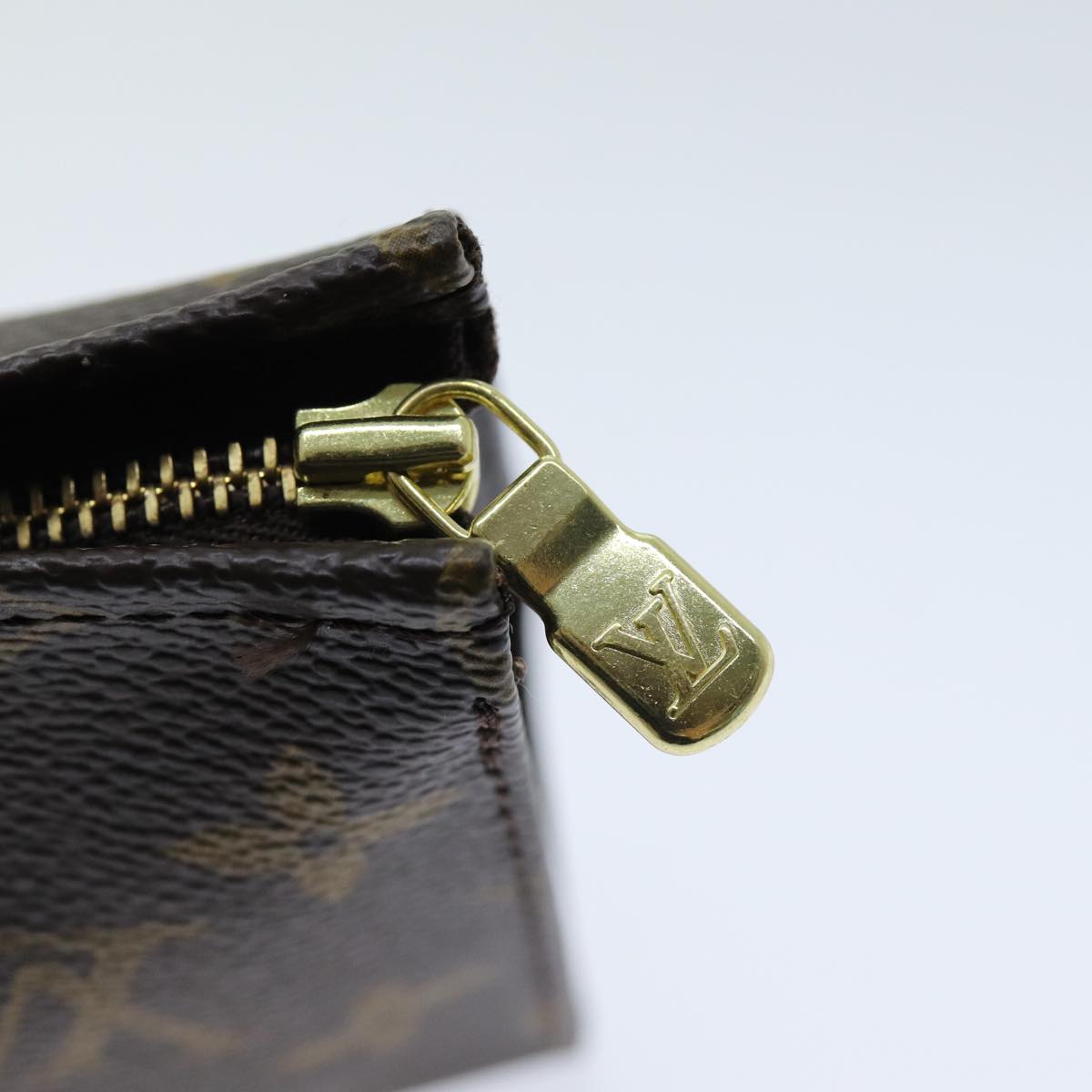 LOUIS VUITTON Monogram Poche Toilette 15 Pouch M47546 LV Auth 75701