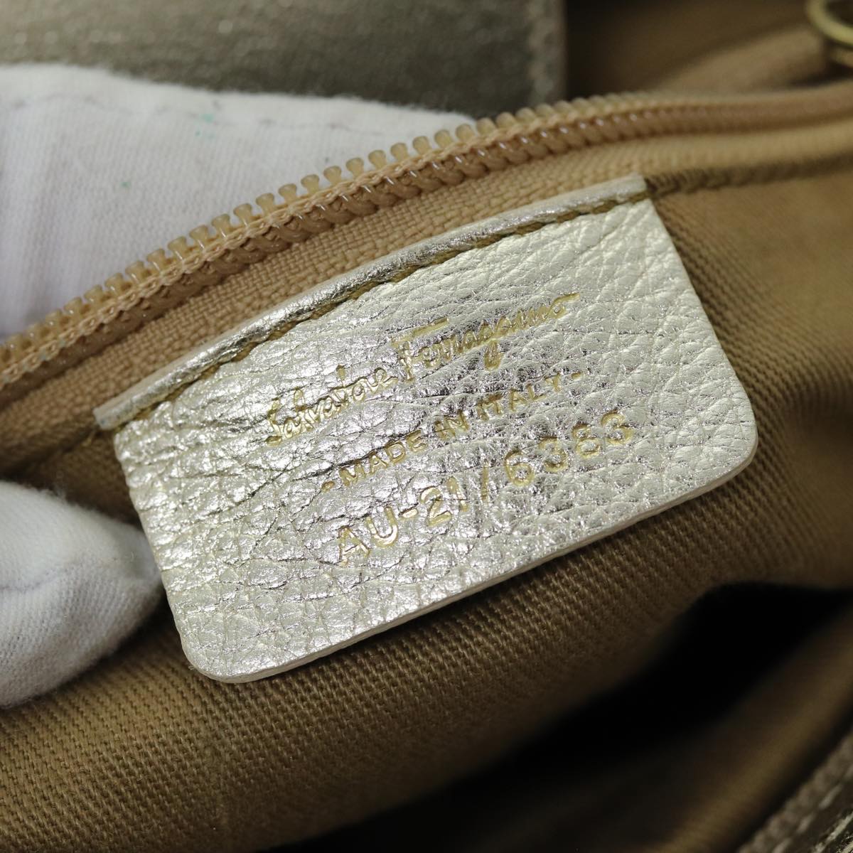 Salvatore Ferragamo Gancini Hand Bag Leather Gold Auth 76148
