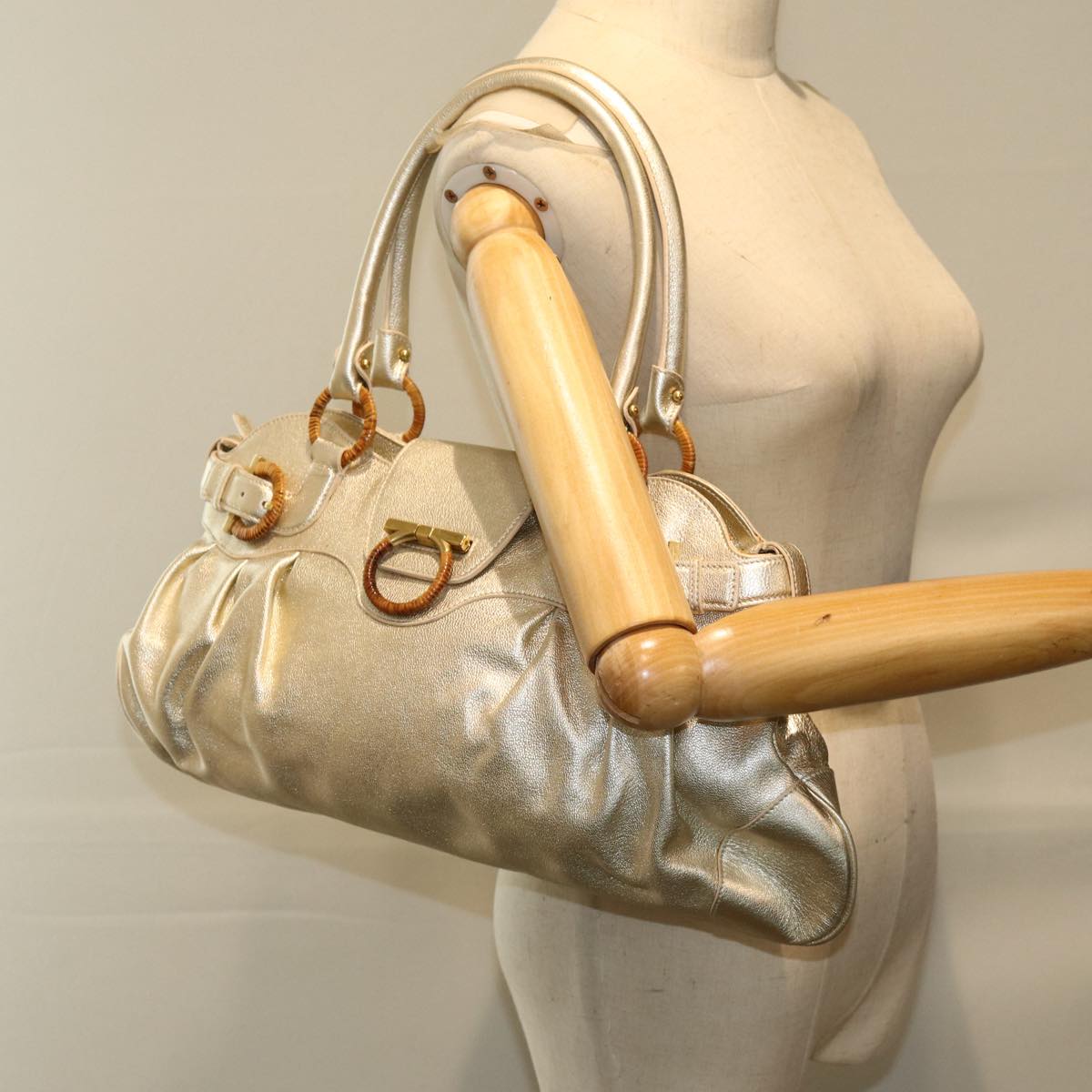 Salvatore Ferragamo Gancini Hand Bag Leather Gold Auth 76148