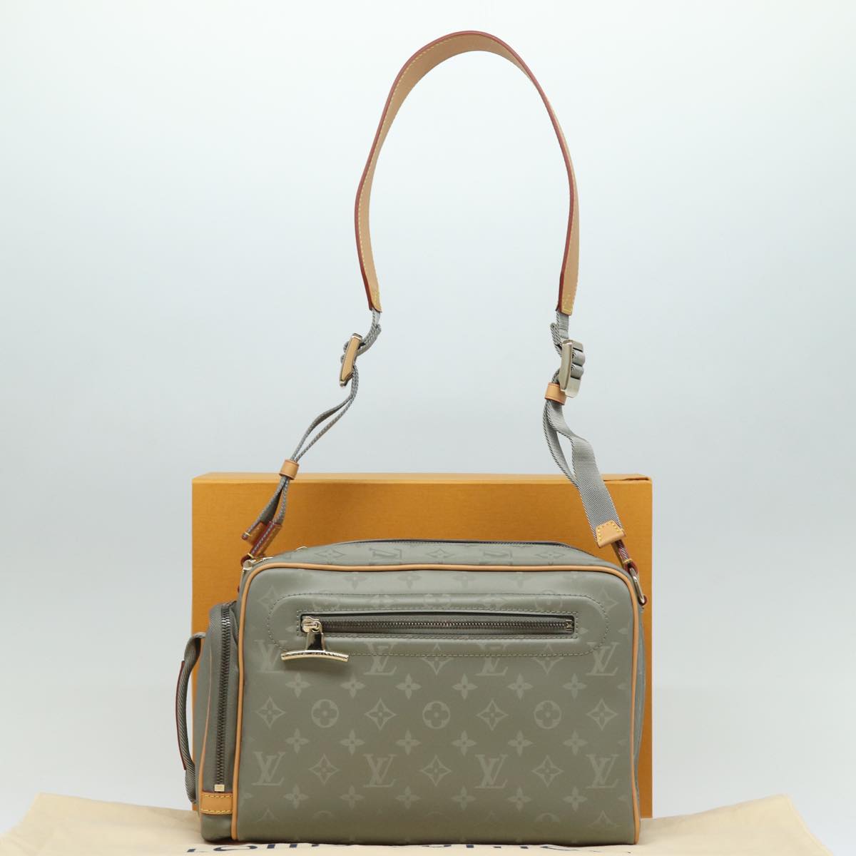 LOUIS VUITTON Monogram titanium Camera Bag Shoulder Bag Gray M43884 Auth 79277SAM