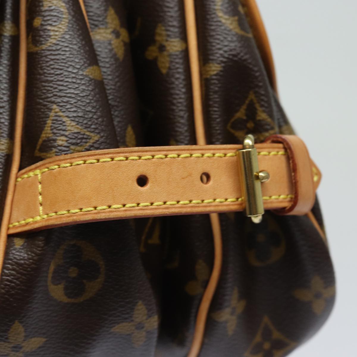 LOUIS VUITTON Monogram Saumur 30 Shoulder Bag M42256 LV Auth 80965V