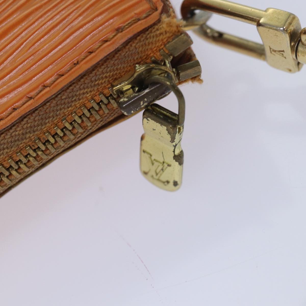 LOUIS VUITTON Epi Pochette Accessoires Pouch Orange Mandarin M5294H Auth 82026