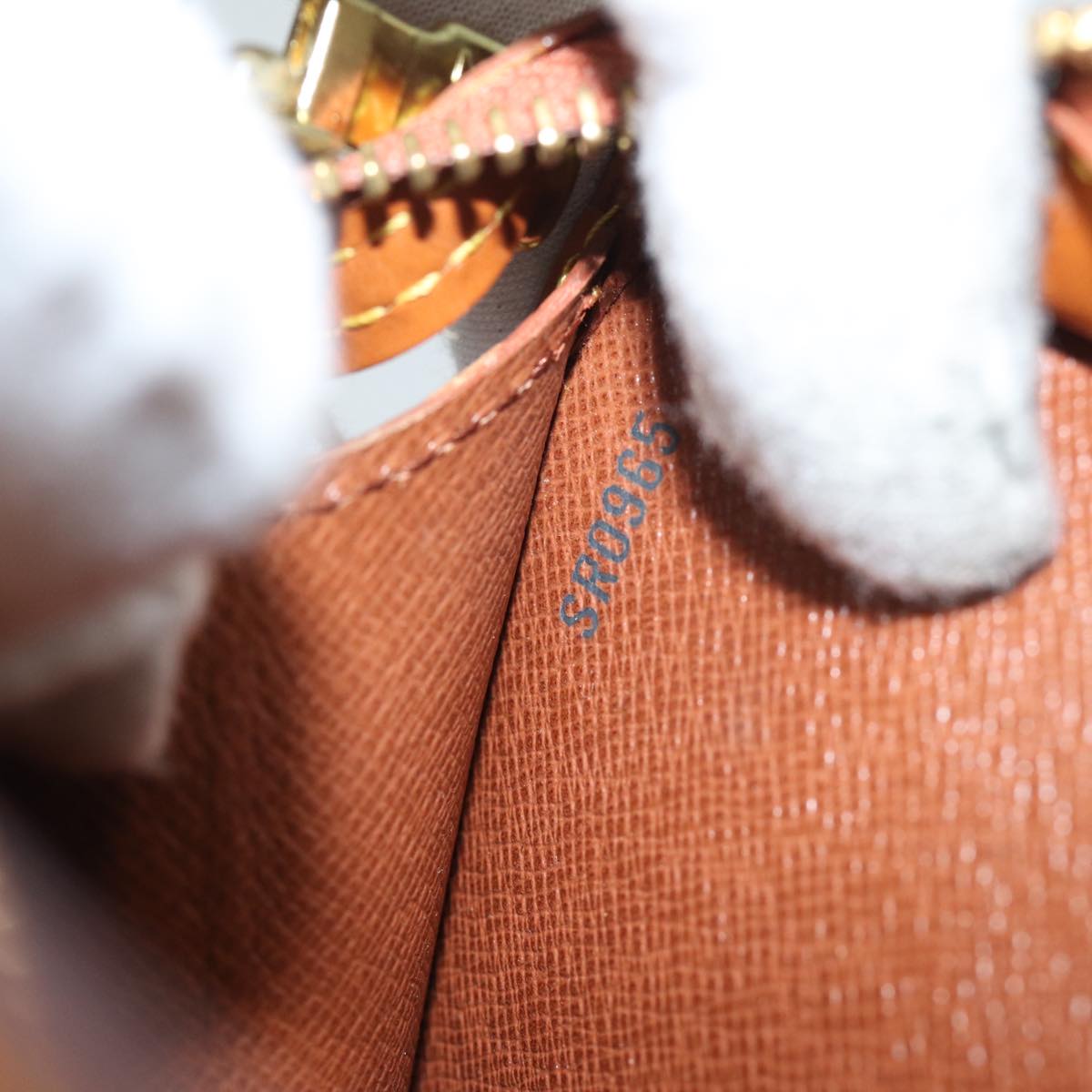 LOUIS VUITTON Epi Pochette Homme Clutch Bag Brown Zipang gold M52528 Auth 84157