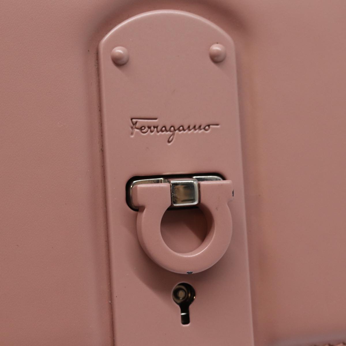 Salvatore Ferragamo Gancini Shoulder Bag Leather Pink Auth 84233AV